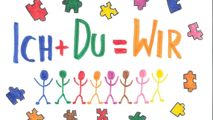 Das Bild zeigt den bunten Schriftzug „ICH   DU = WIR“ mit mehreren farbigen Strichfiguren und Puzzleteilen. Es steht für Gemeinschaft, Vielfalt und Zusammenhalt.